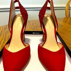 Pelle Moda Lipstick Red suede pumps!